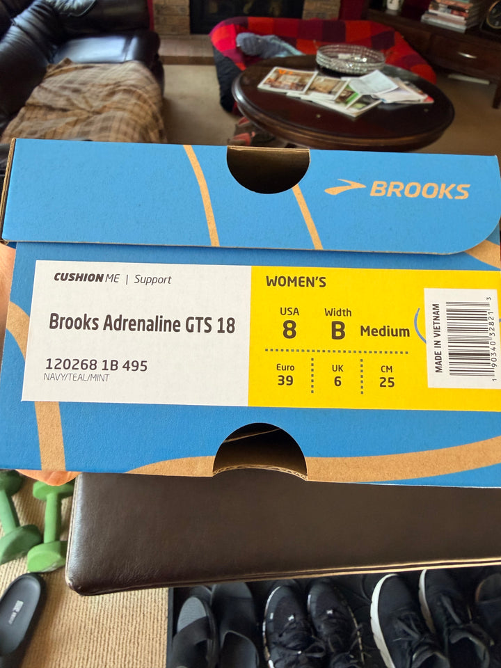 New In Box Brooks Running Shoes Women&