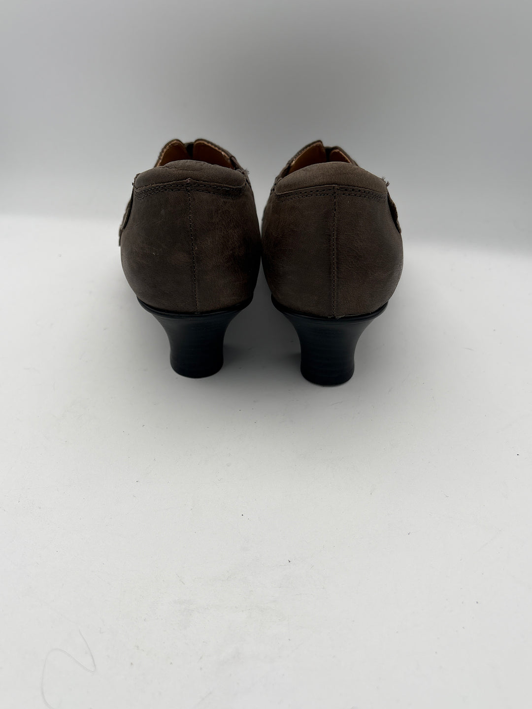 Women’s Earth Size 9 Taupe Leather Oxford Heels
