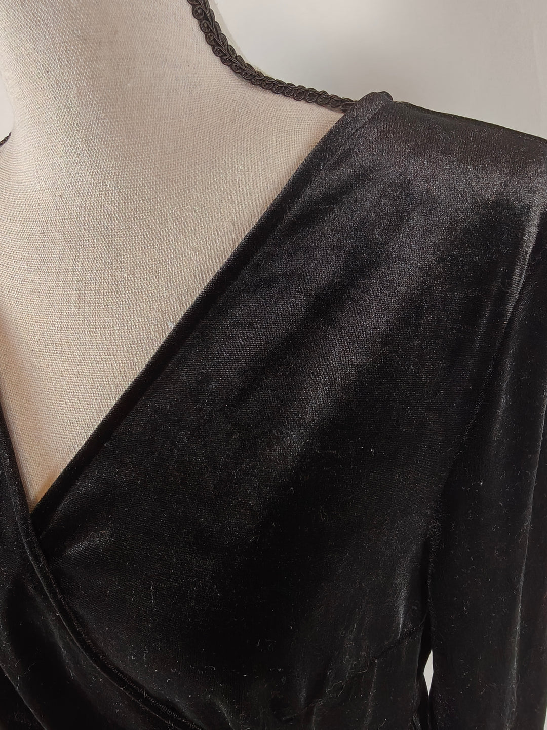 Women’s InsNova Velvet Wrap Dress Black Size L NWT