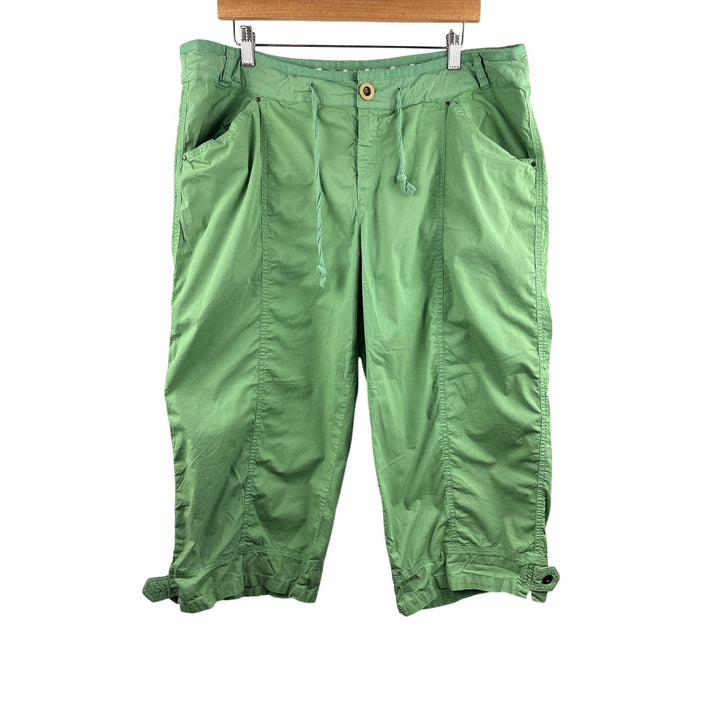 Women’s Fresh Produce XXL Leaf Green Cargo Capris