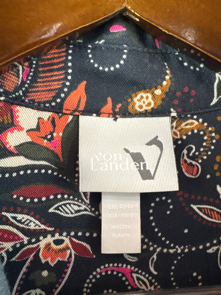 Women’s Von Landen Size 12/14 Navy Paisley Button Up