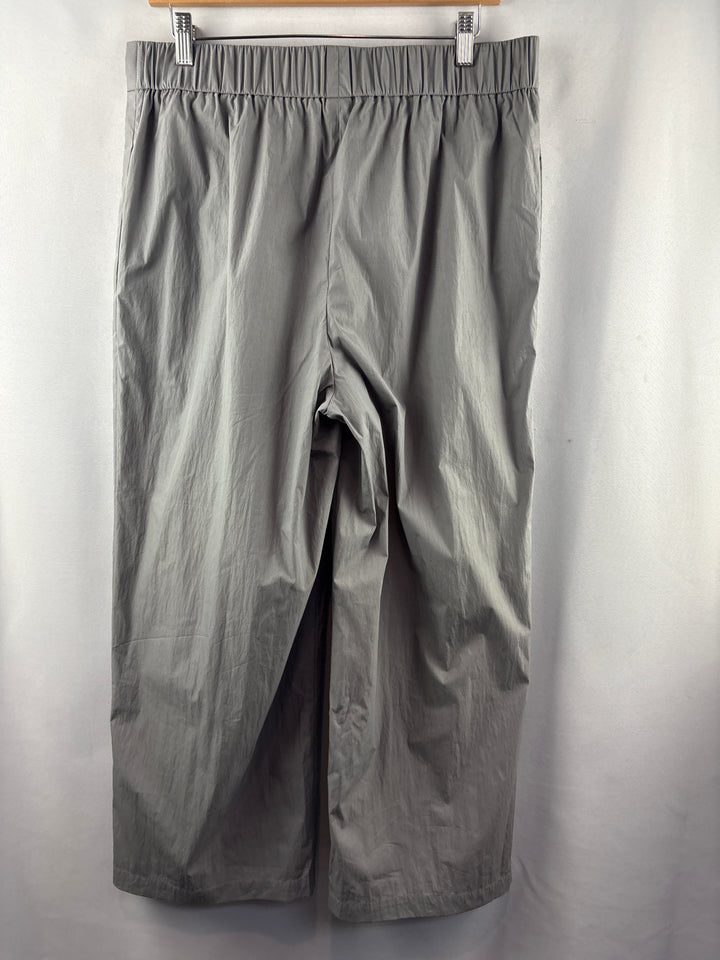 Women’s Lafayette 148 Medium Light Gray Pleated Pants