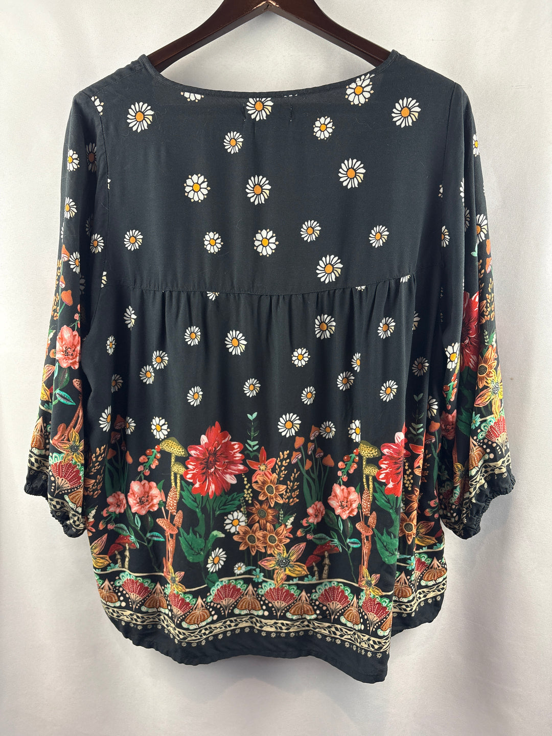 Women’s Natural Life XL Black Floral &amp; Mushroom Patterned Blouse