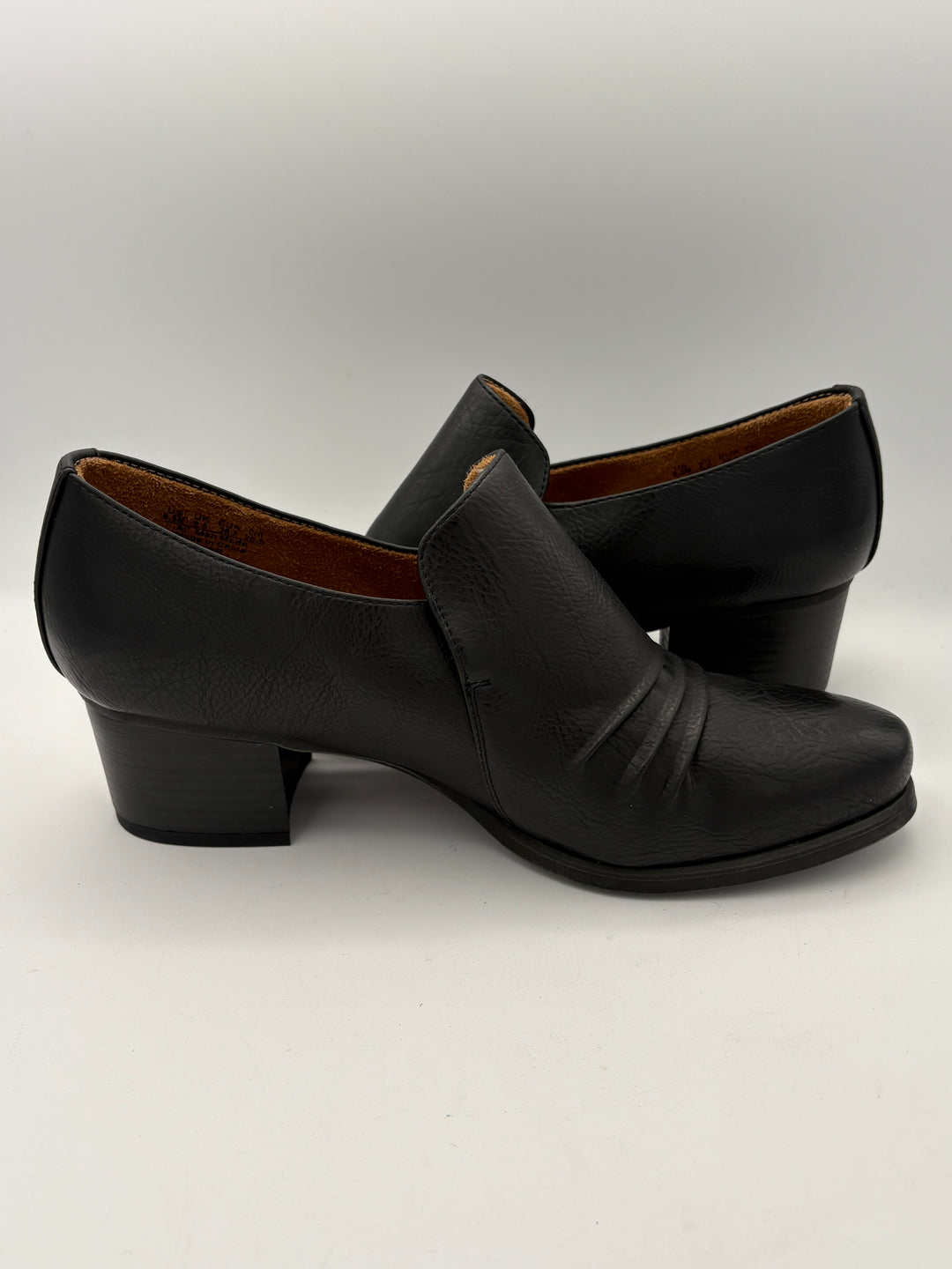 Women’s Natural Soul Size 8.5 Black Leather Heeled Mules