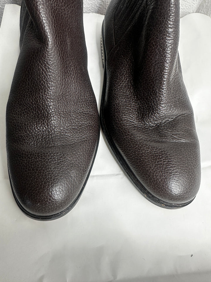 Michael Kors Chelsea boot with pebbled leather and stylish chain