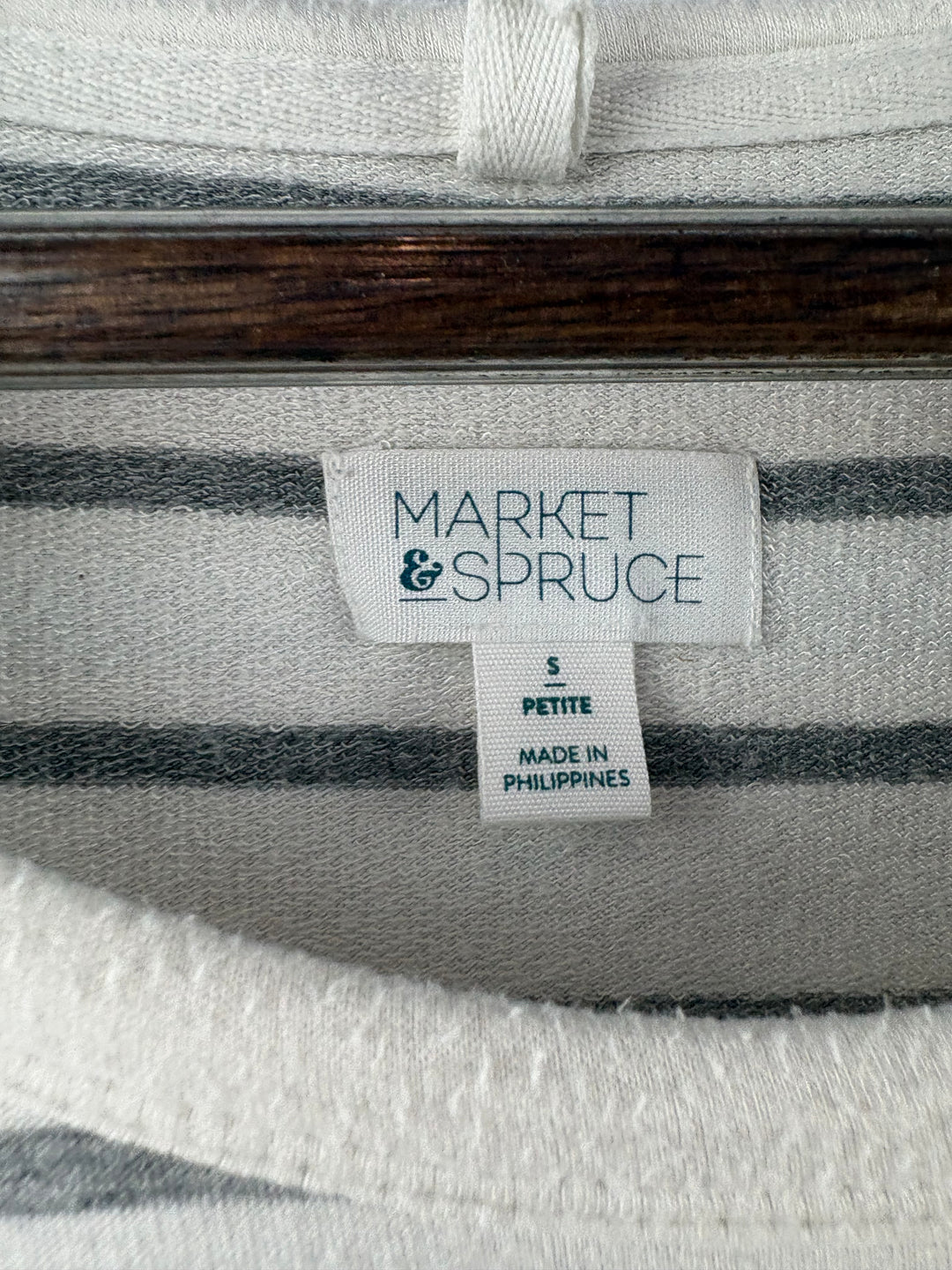 Women’s Market & Spruce Small White w/ Gray Striped Sweater