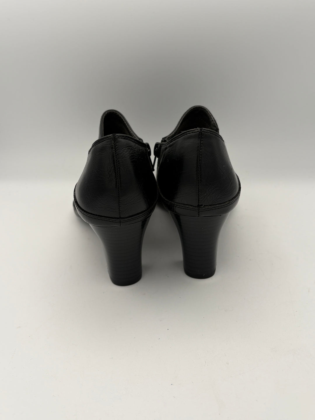 Women’s Aerosoles Size 8 Black Leather Ankle Boot Heels