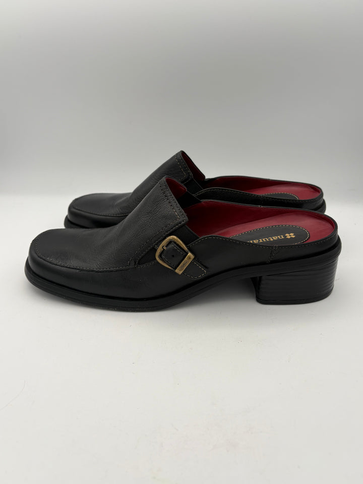 Women’s Naturalizer Size 8 Black Leather Heeled Loafers
