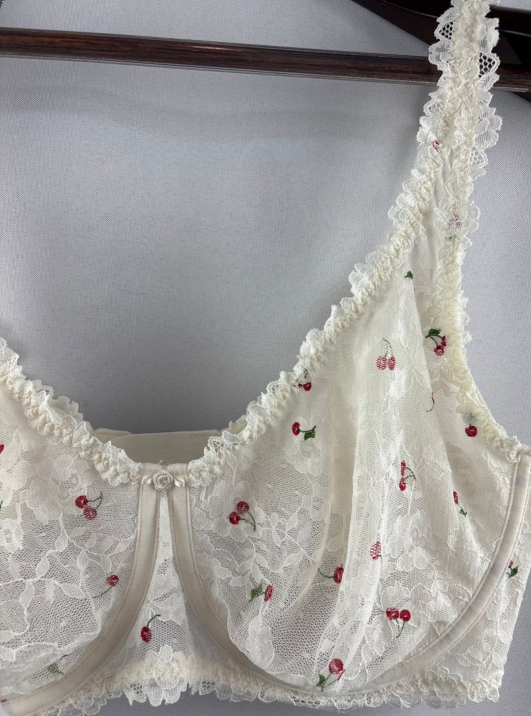 Women’s SKIMS Size 38D Lace Cream Cherry Patterned Bra