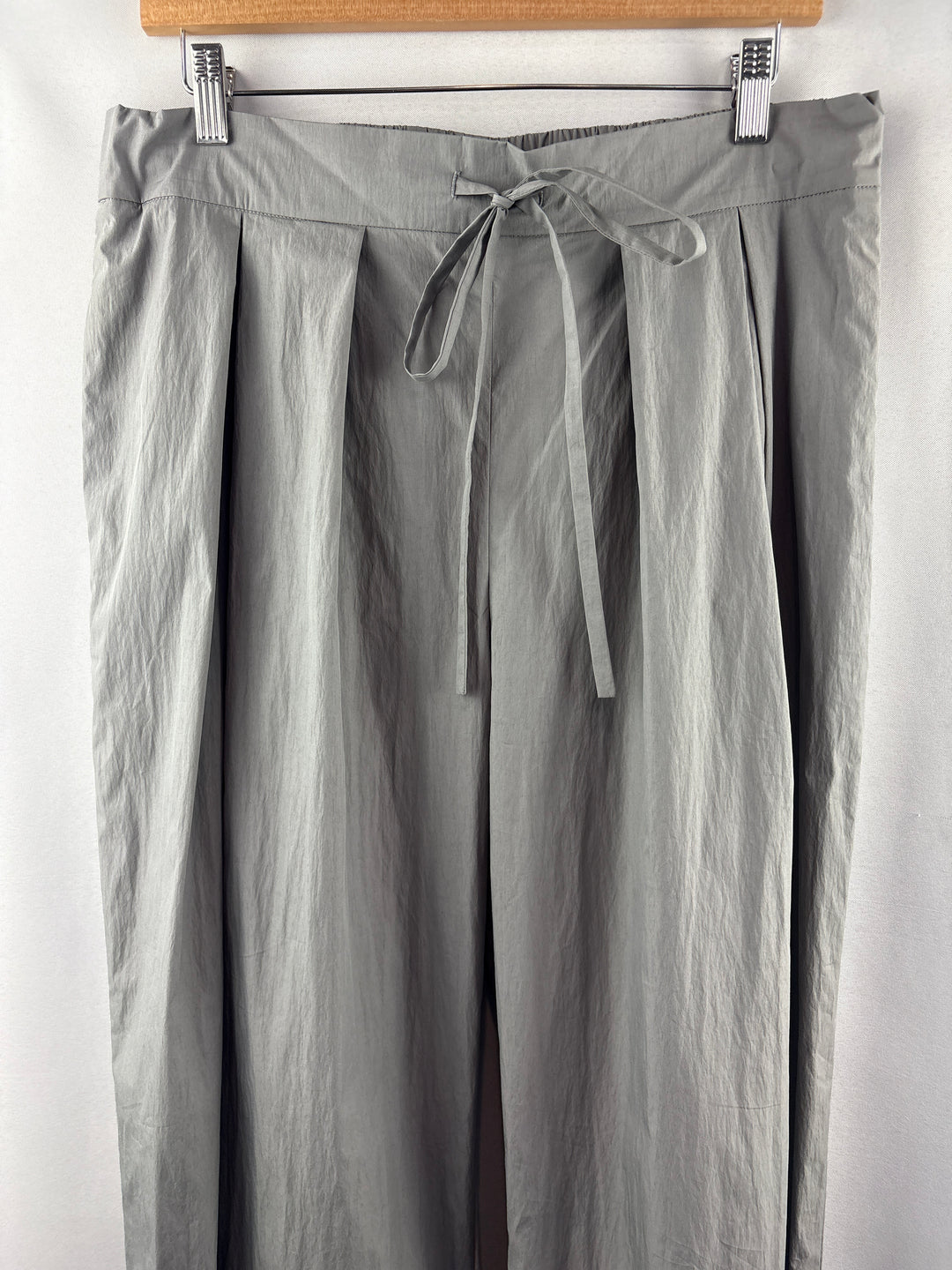 Women’s Lafayette 148 Medium Light Gray Pleated Pants
