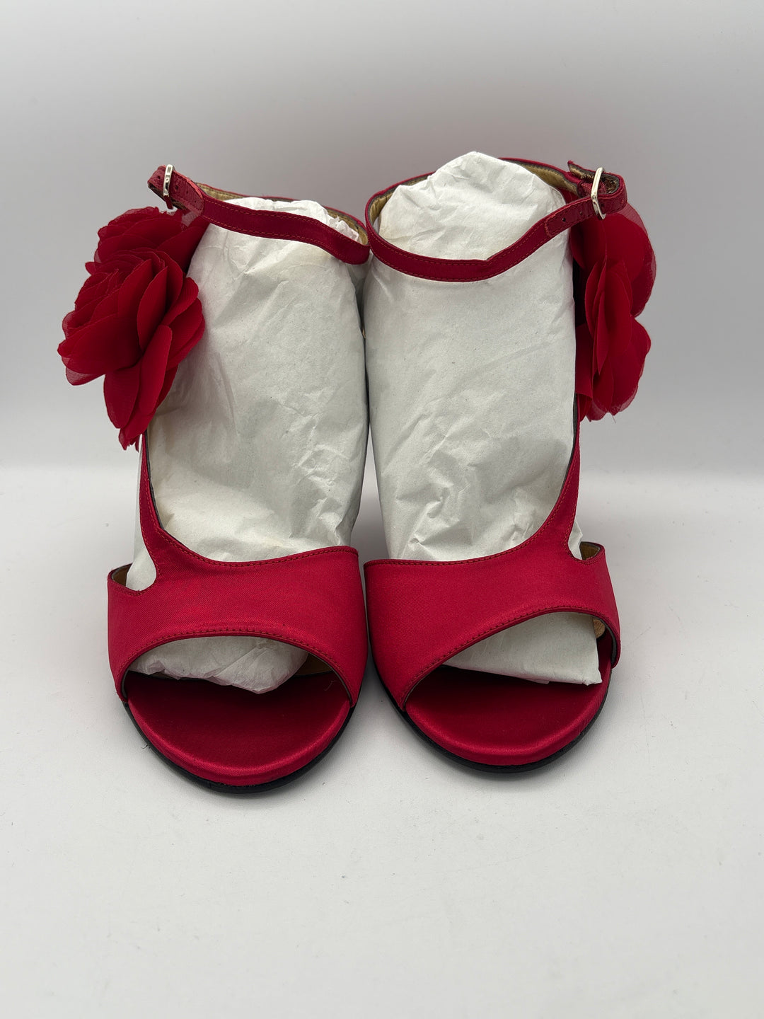 Women’s Ros Hommerson Size 9 Bright Red Satin Flower Pumps