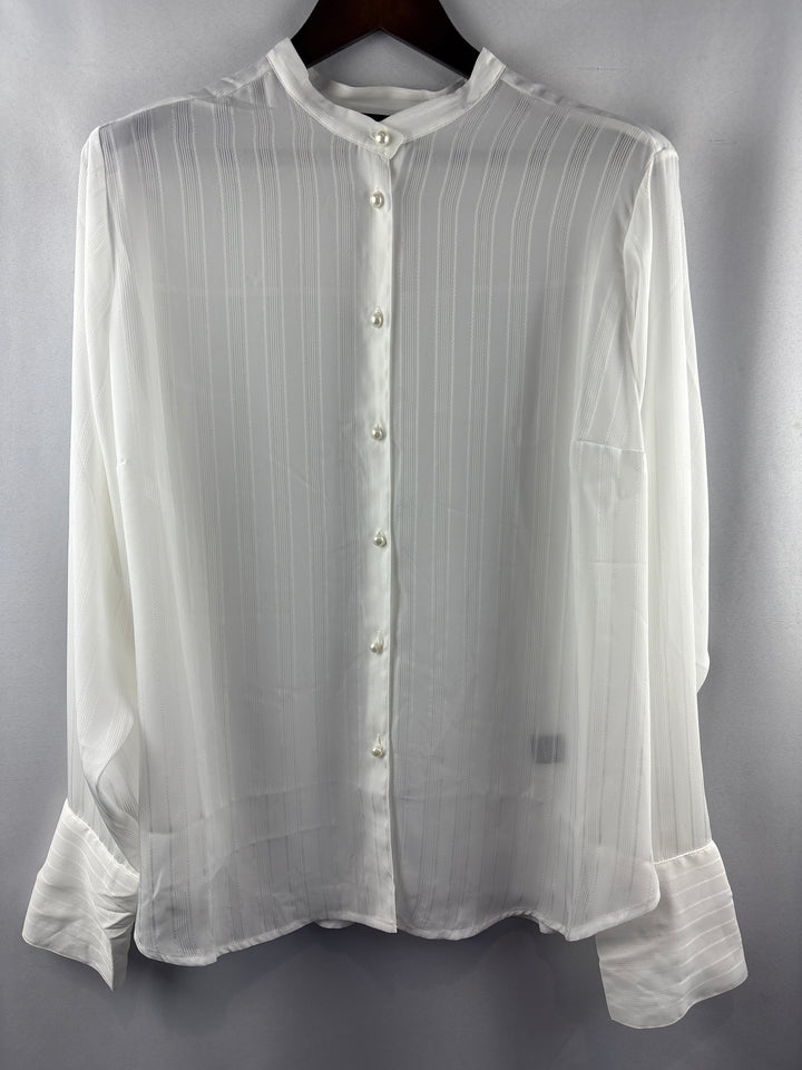 Women’s Studio Torrid Size 2 White Button Up Blouse