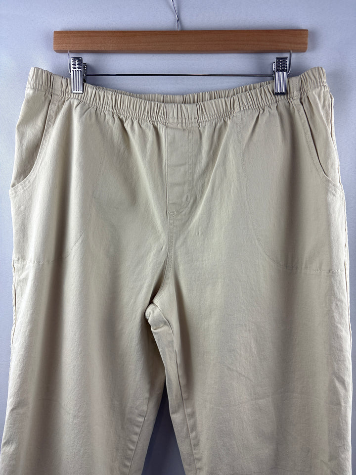 Women’s D&amp;Co XL Khaki Capri Pants