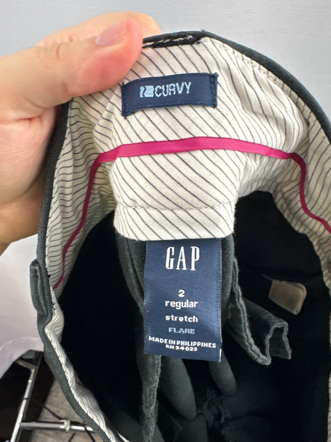 Women’s GAP Size 2 Low-Rise Black Flare Pants
