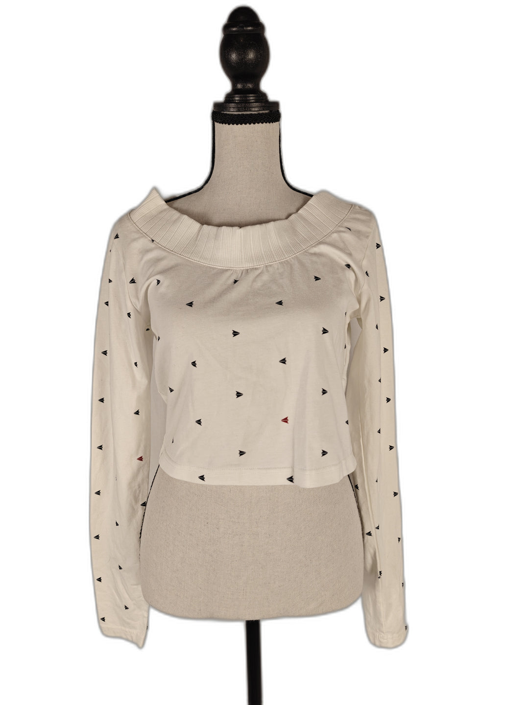 Women’s, Reebok Classic, Arrow-Print Off-Shoulder Cropped Long-Sleeve Top, White, Small