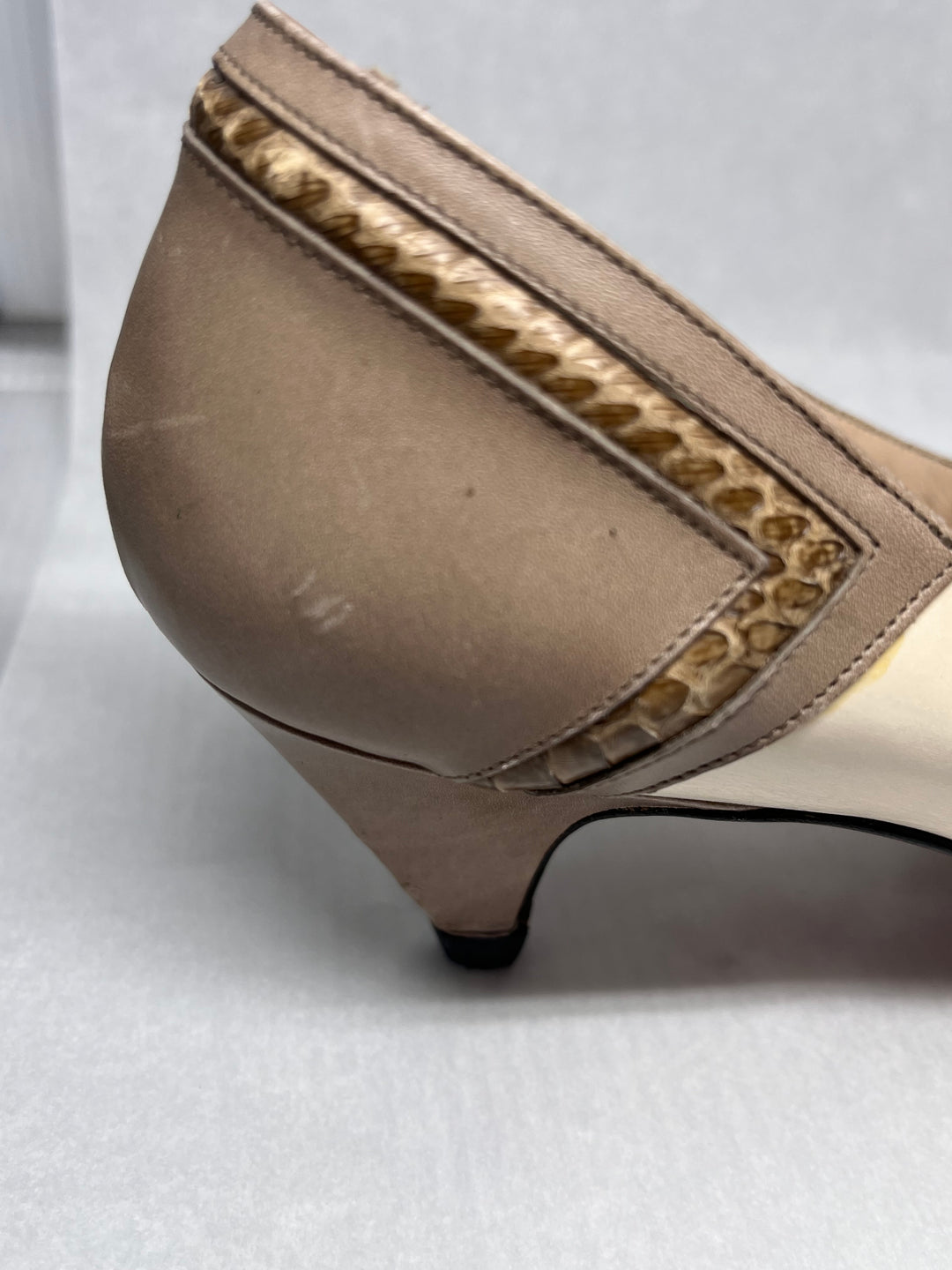 Amalfi Italian Leather Cream and Tan Pumps with Snakeskin Design Size 6.5