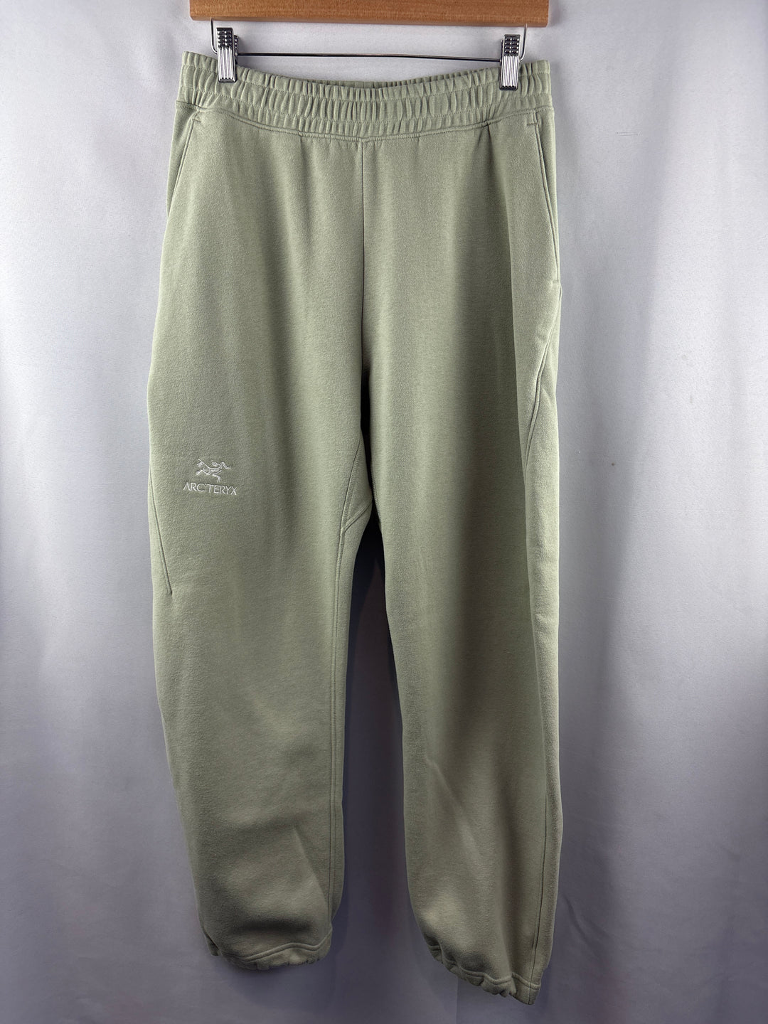 Women’s Arc’Teryx Size 8 Pale Green Fleece Joggers