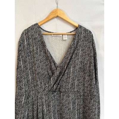 Women’s Roaman’s Size 24W Black & Grey Patterned Long Sleeve Dress.