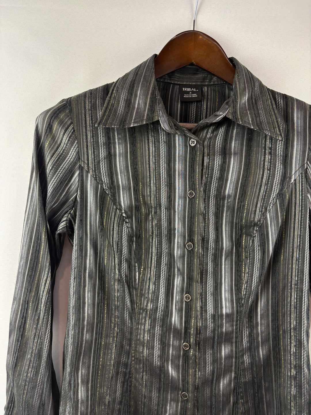 Women’s Tribal Size 4 Black, Gray, & Gold Striped Button Up