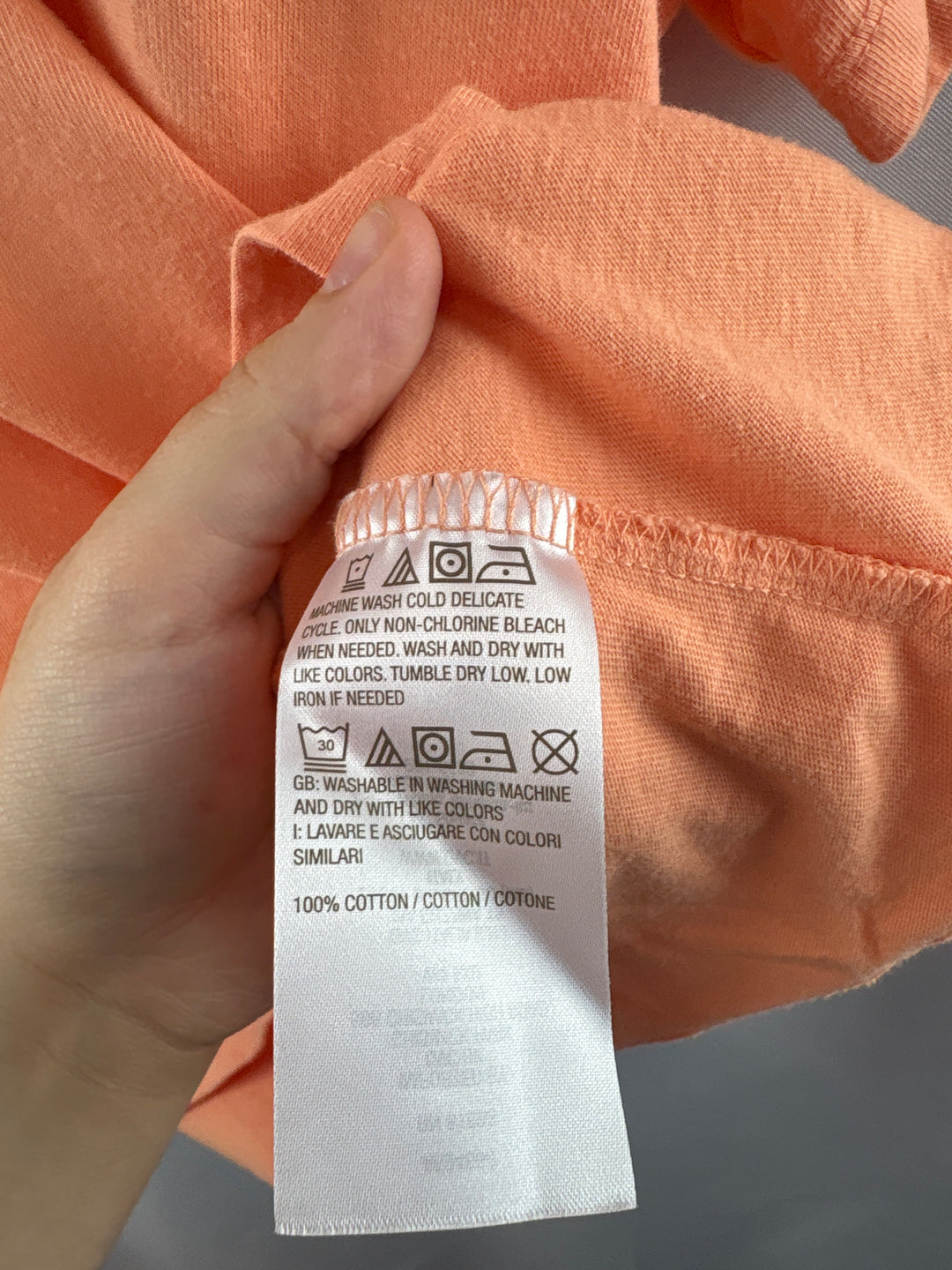 Women’s D&amp;Co XL Pale Orange V-Neck T-Shirt