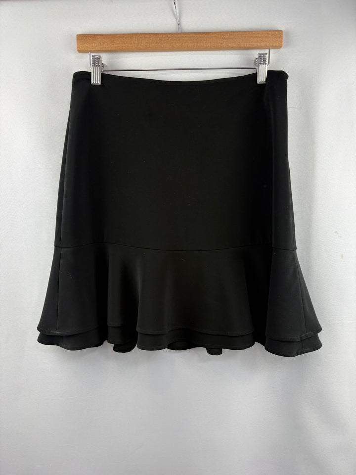 Women’s White House Black Market Size 4 Black Riffled Pencil skirt