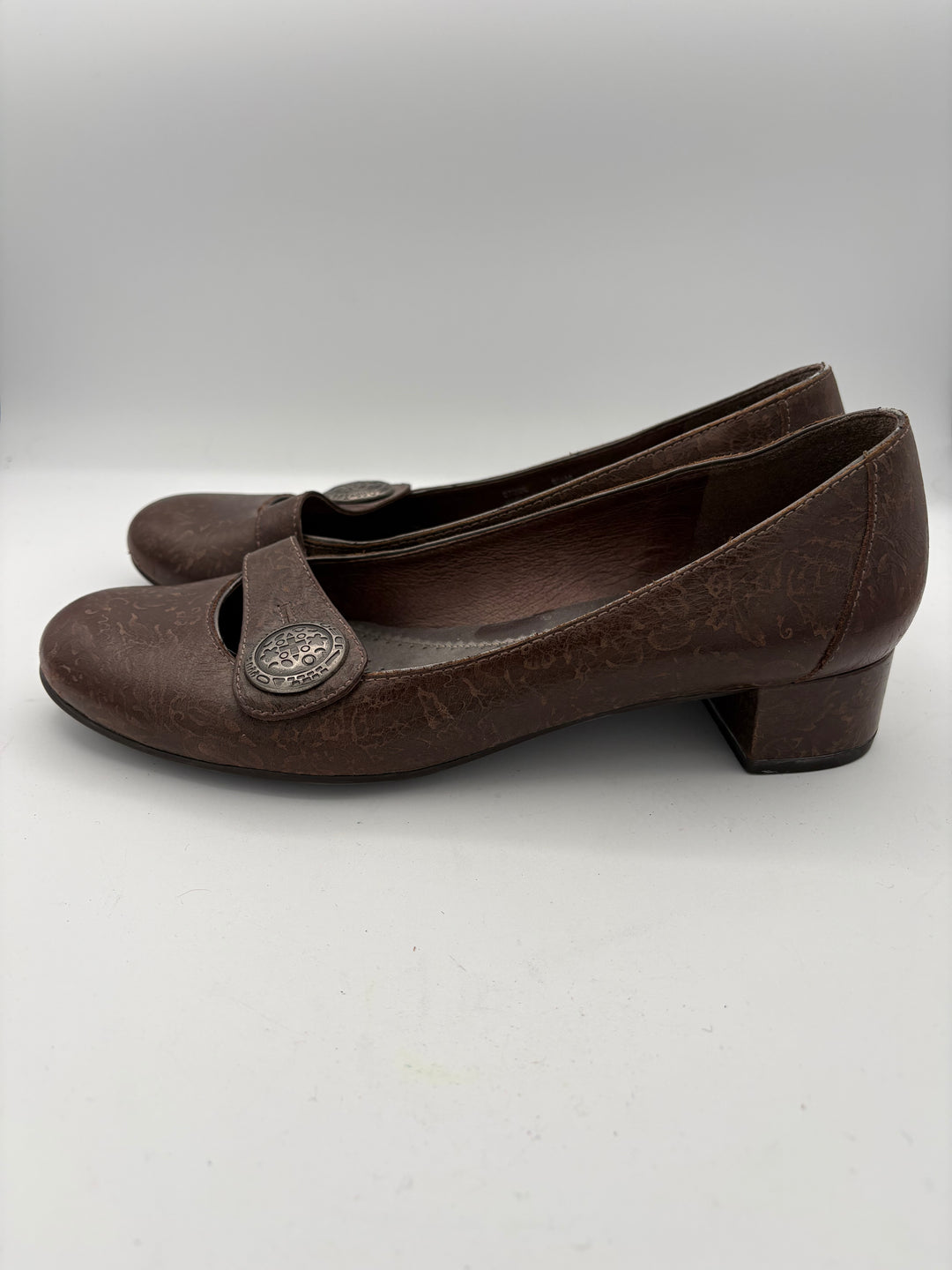 Women’s Clark’s Size 8.5 Brown Leather Kitten Heels