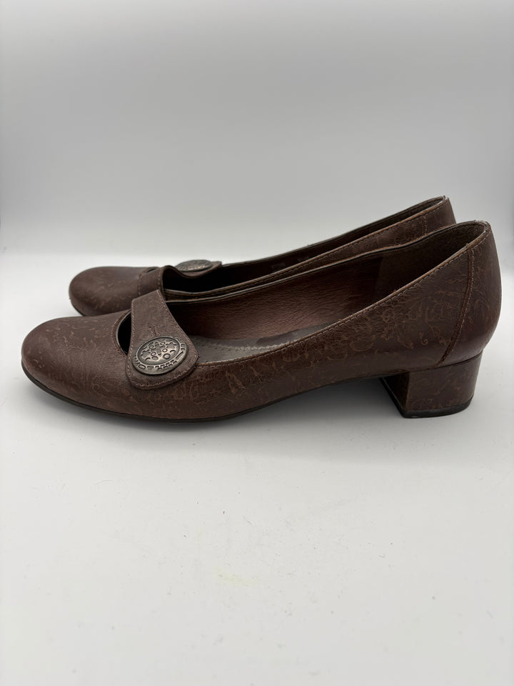 Women’s Clark’s Size 8.5 Brown Leather Kitten Heels