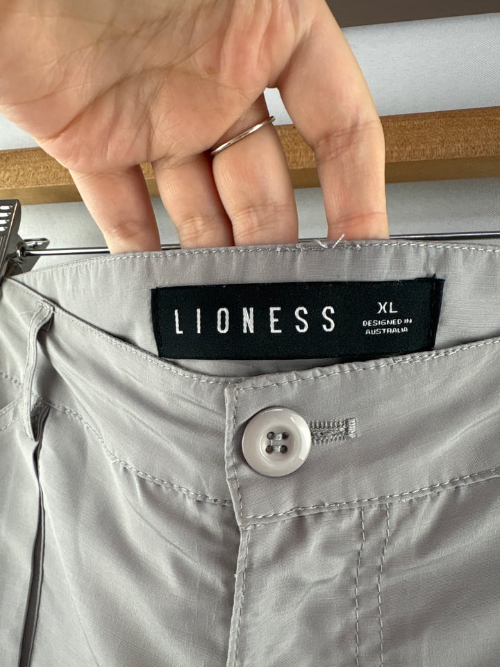 Women’s Lioness XL Light Gray Cargo Pants