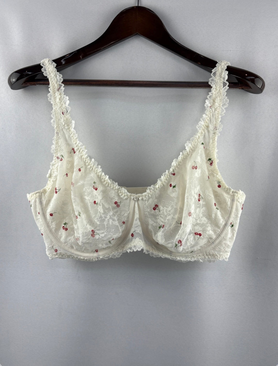 Women’s SKIMS Size 38D Lace Cream Cherry Patterned Bra