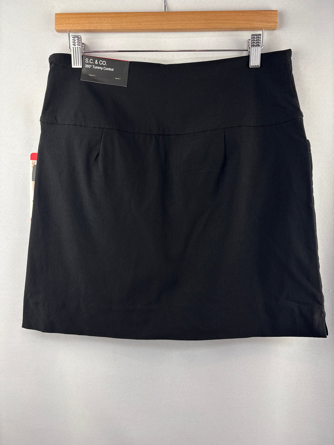 Women’s S.C. &amp;Co. Medium Black Sports Skort
