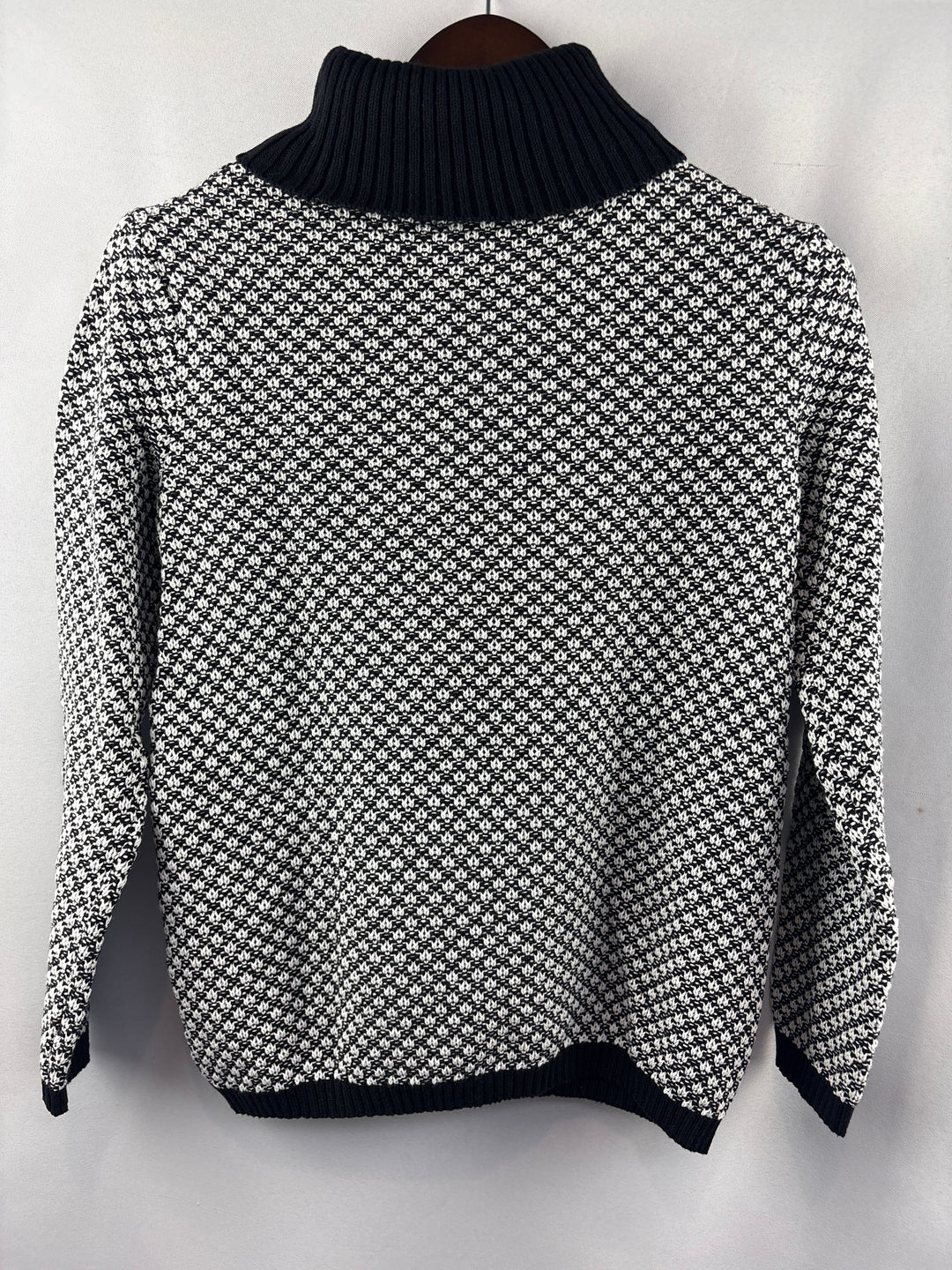 Women’s Karen Scott Small White &amp; Black Patterned Turtleneck
