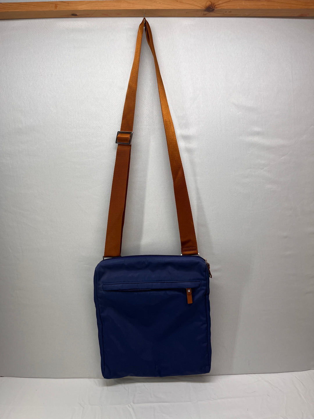TravelSmith Anti Theft Crossbody Bag Travel Organizer Multi Pocket Shoulder Purse