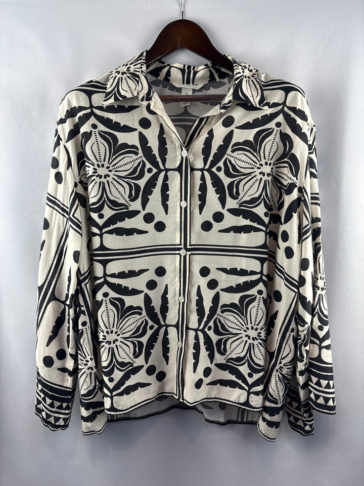 Women’s H&amp;M Large Cream Button Up w/ Black Abstract Pattern