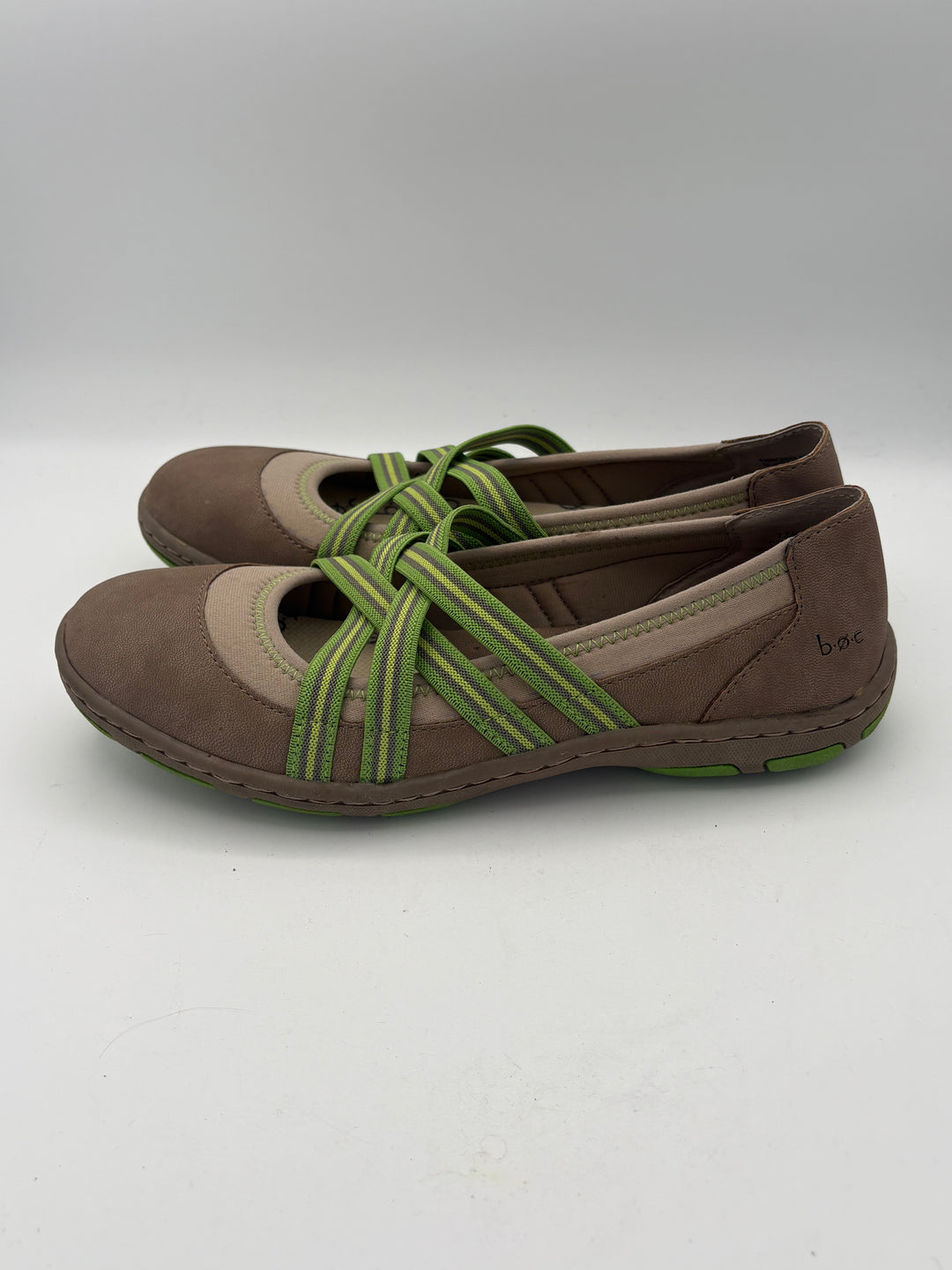 Women’s B.O.C Size 7.5 Taupe & Green Nambe Mary Jane Flats