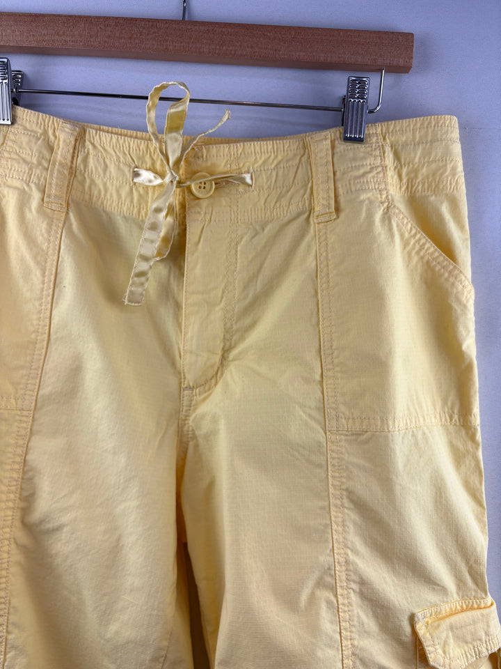 Women’s Venezia Size 14 Butter Yellow Cargo Capris