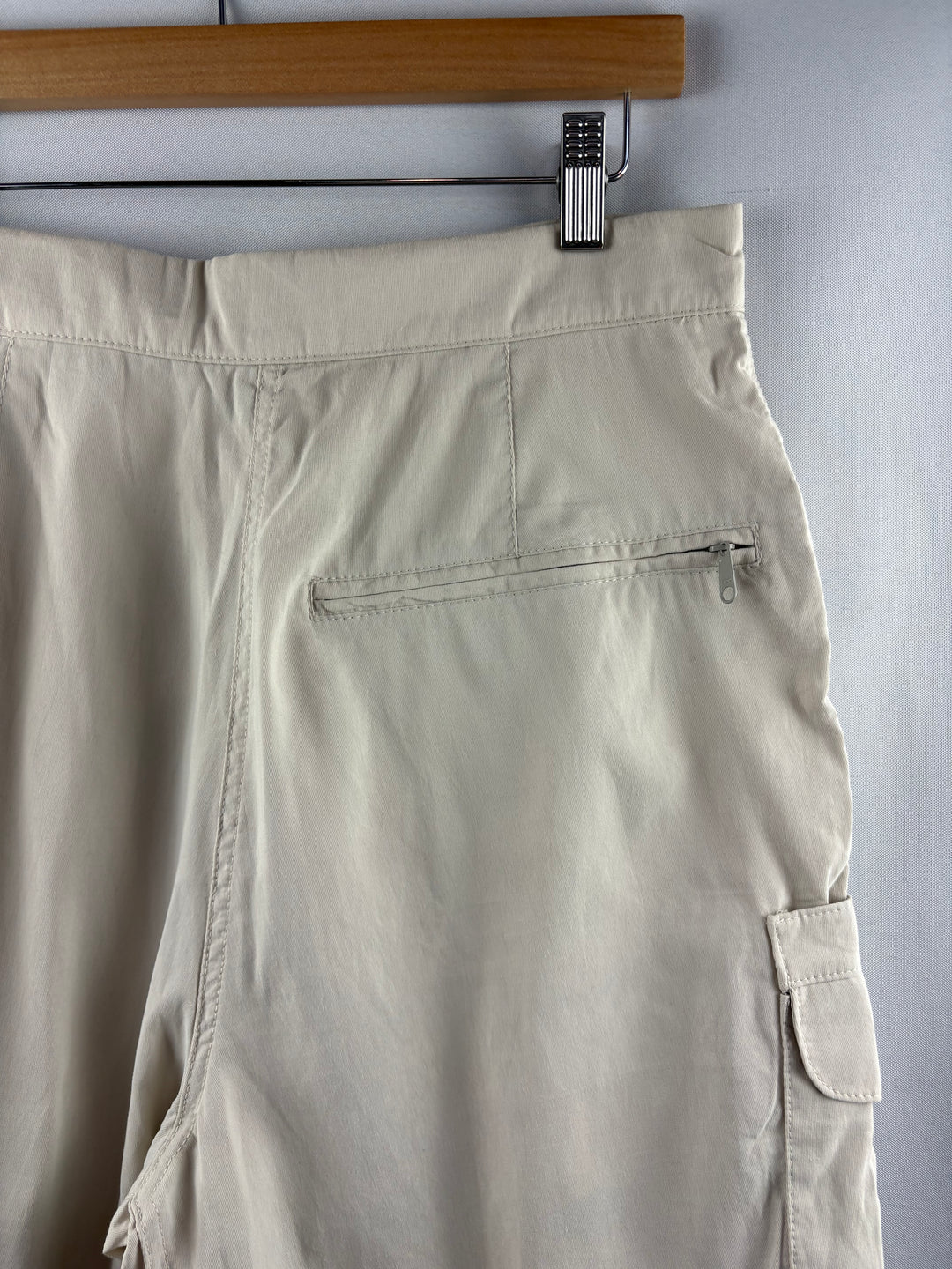 Women’s Sierra Designs Size 12 Khaki Cargo Shorts
