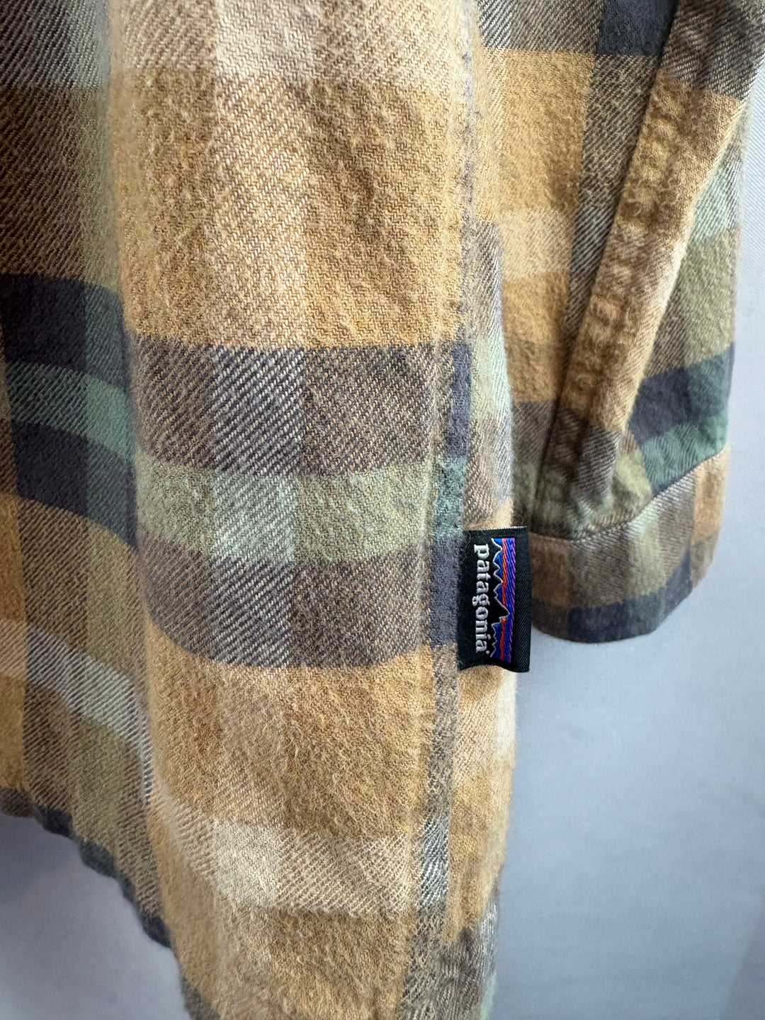 Men’s Patagonia Medium Light Brown Plaid Flannel Button Up