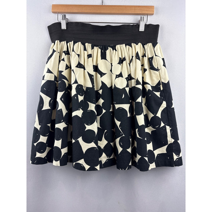 Women’s We Love Vera Size 8 Black & White Patterned Skirt.