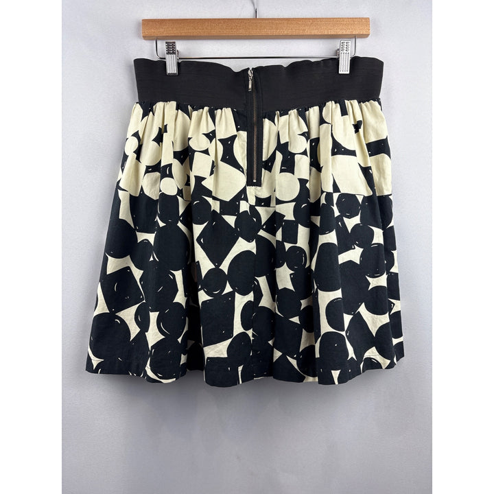 Women’s We Love Vera Size 8 Black & White Patterned Skirt.