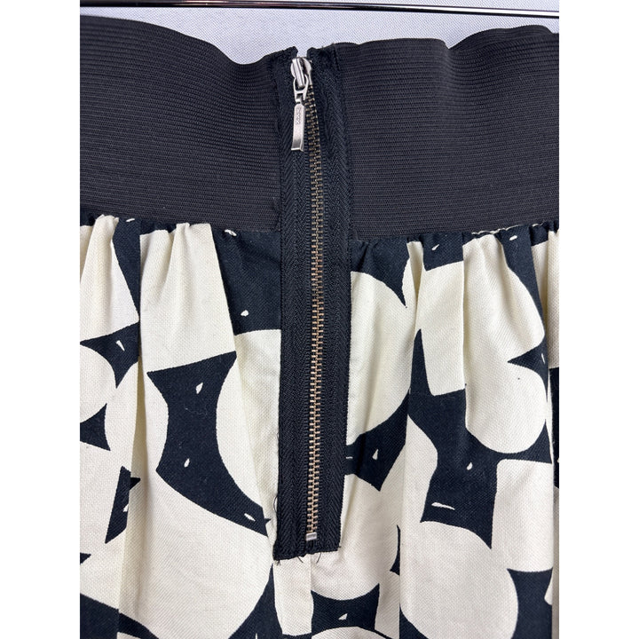 Women’s We Love Vera Size 8 Black & White Patterned Skirt.