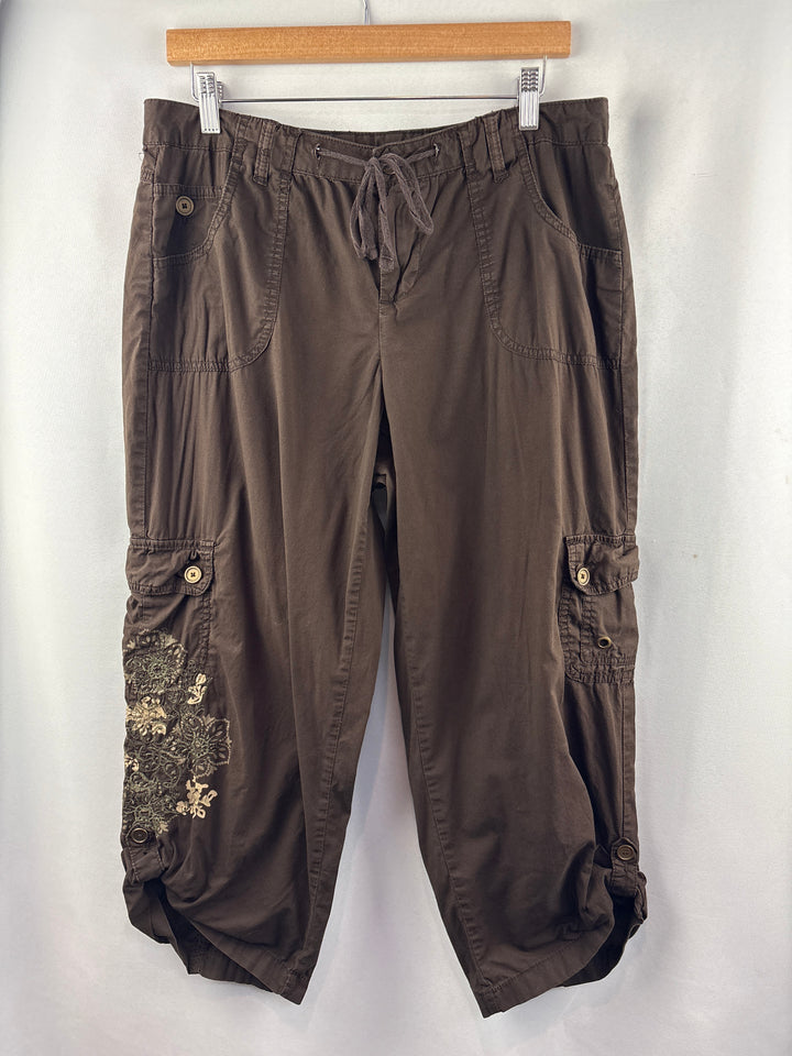 Women’s Style&amp;Co. Size 10 Brown Floral Cargo Capri Pants