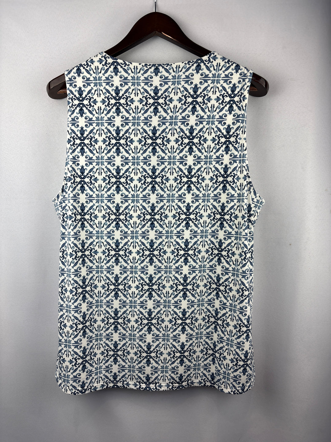 Women’s White House Black Market XL White Patterned Blouse
