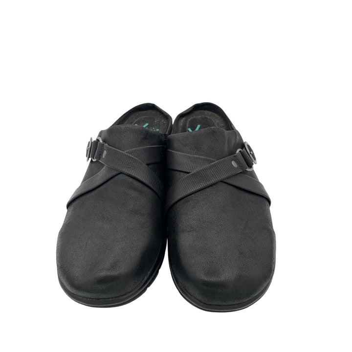 Yuu Womens Black Slip-On Comfort Clogs Size 8