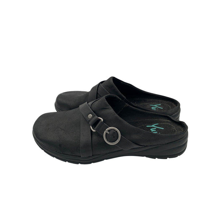 Yuu Womens Black Slip-On Comfort Clogs Size 8