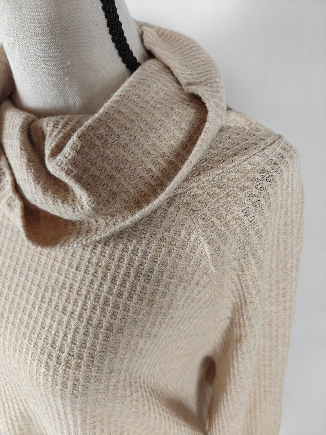 Women’s Bobeau Cowl Neck Waffle Knit Sweater Beige Size M