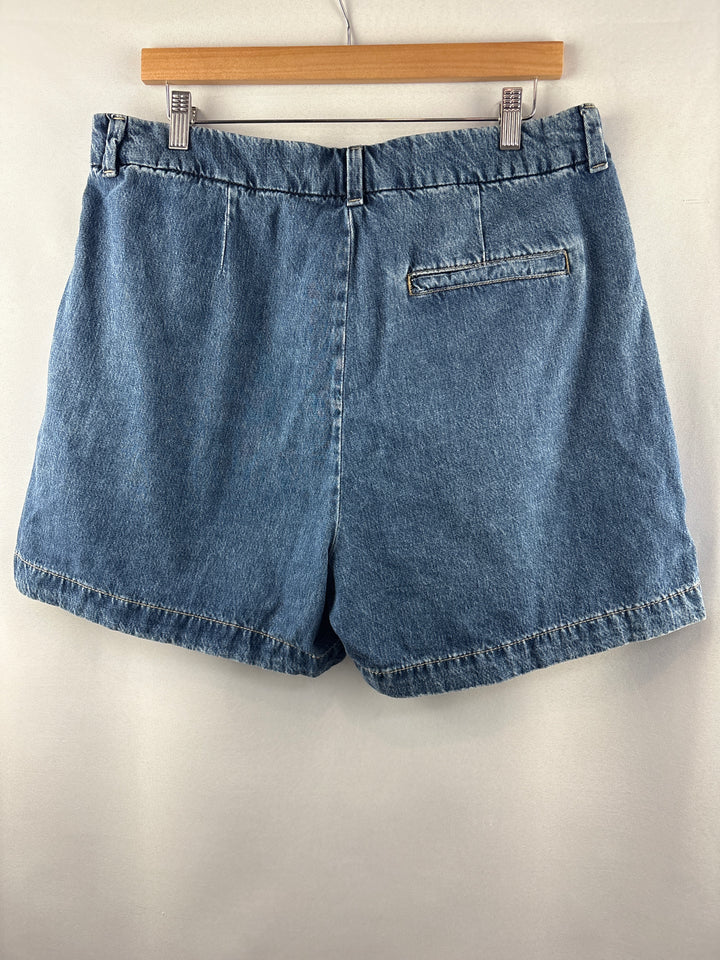 Women’s Old Navy Large Medium Wash Blue High-Rise Denim Shorts