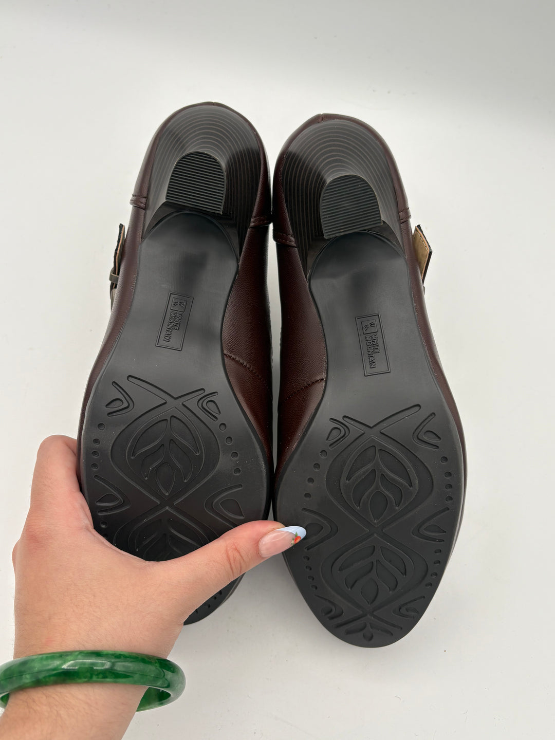 Women’s White Mountain Size 8.5 Brown Leather Heeled MuleS