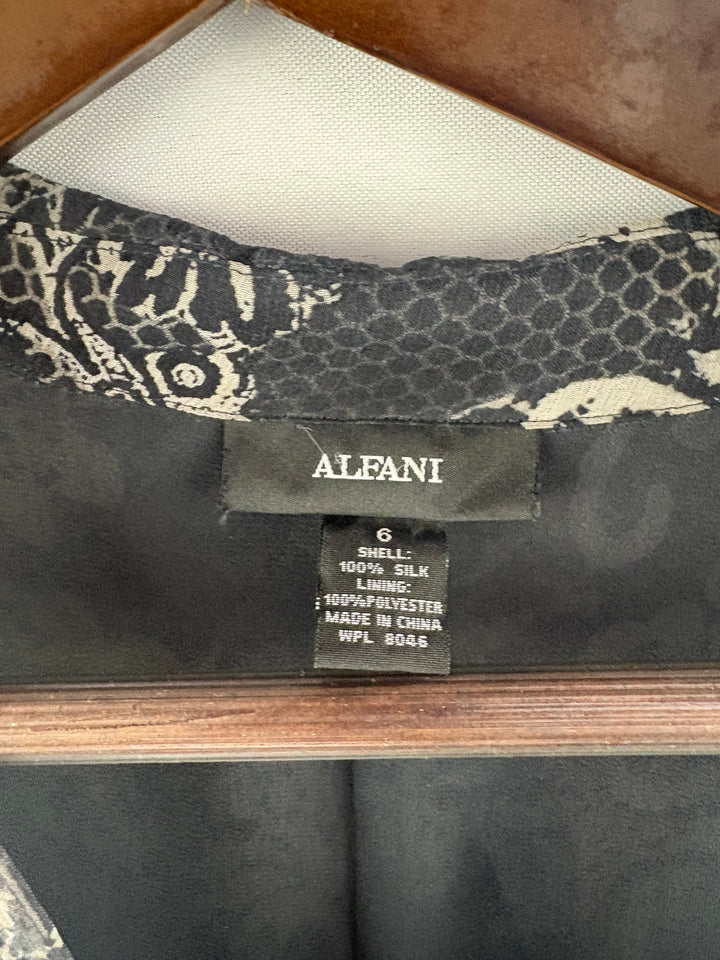 Women’s Alfani Size 6 Black & White Abstract Patterned Blouse