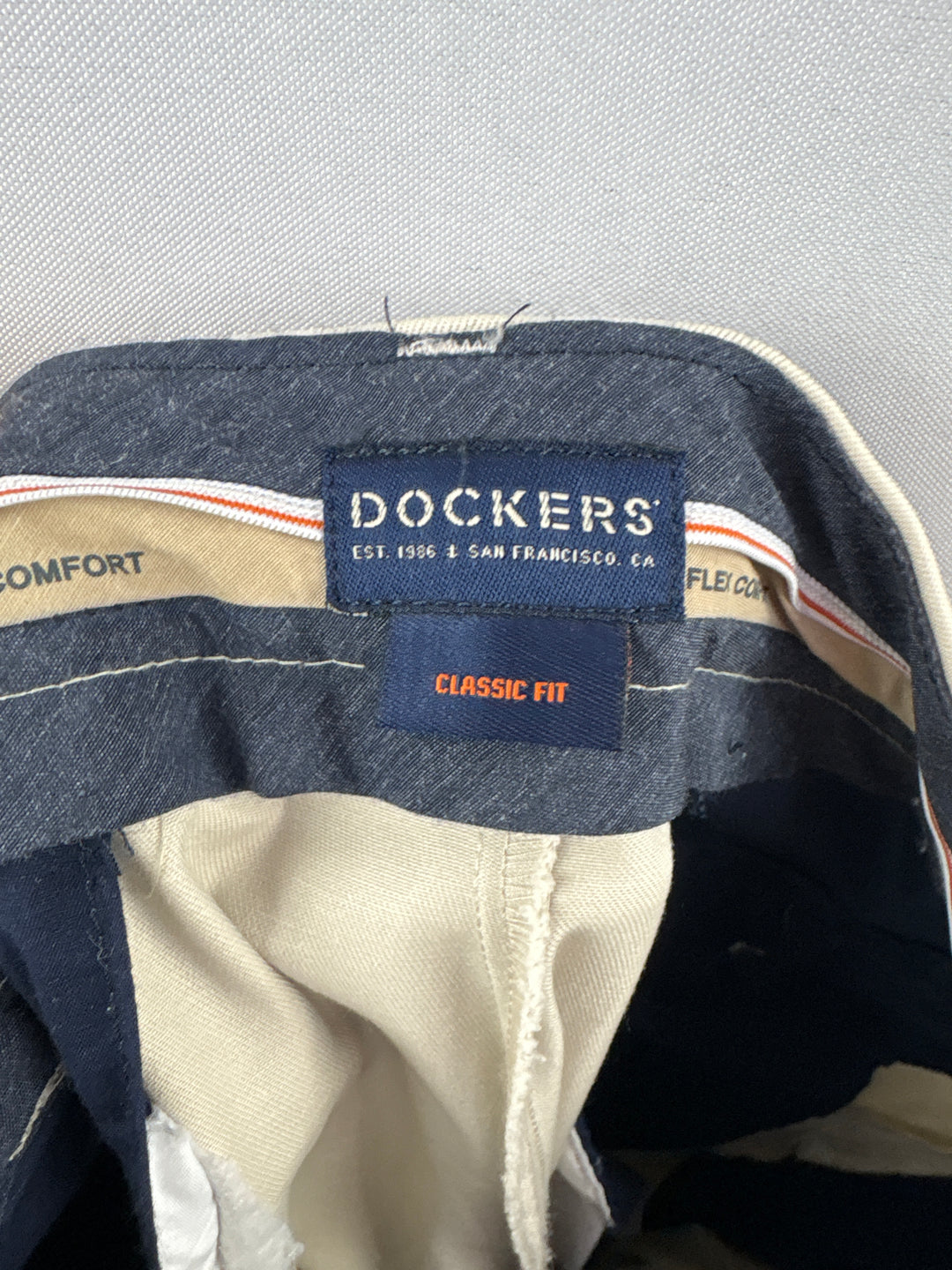 Men’s Dockers Size 40x32 Khaki Pleated Dress Pants