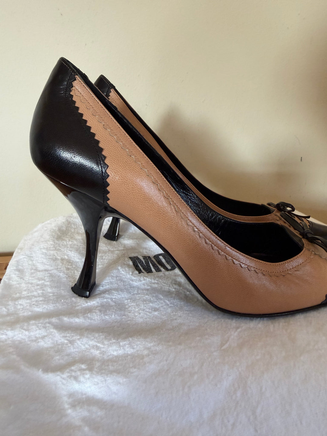 Vintage Moschino Two-Tone Leather Bow Pumps Size 39